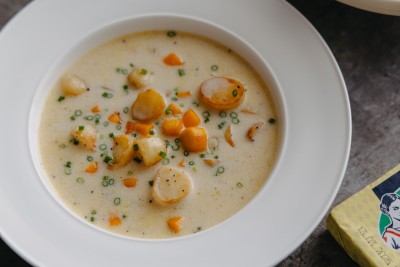 Supă cremoasă cu legume și brânză topită